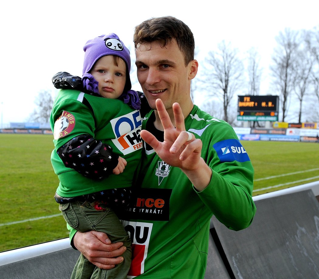 2011. David Lafata s dcerou Vandou po utkání s Hradcem Králové, kterému nasázel hattrick. Severočeši zvítězili 7:0.