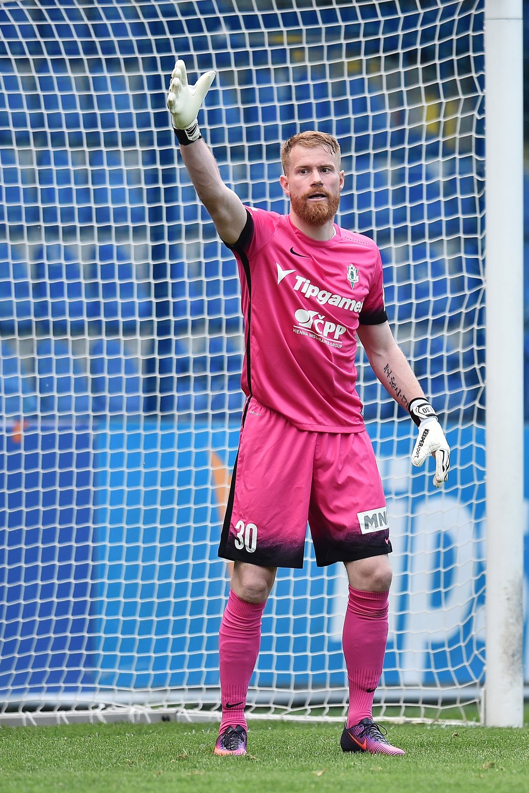 Brankář Jablonce Vlastimil Hrubý v derby s Libercem