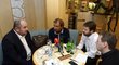 Ivan Horník s Miroslavem Peltou v rozhovoru s redaktory deníku Sport Ondřejem Škvorem a Štěpánem Filípke Ivan Horník s Miroslavem Peltou v rozhovoru s redaktory deníku Sport Ondřejem Škvorem a Štěpánem Filípke
