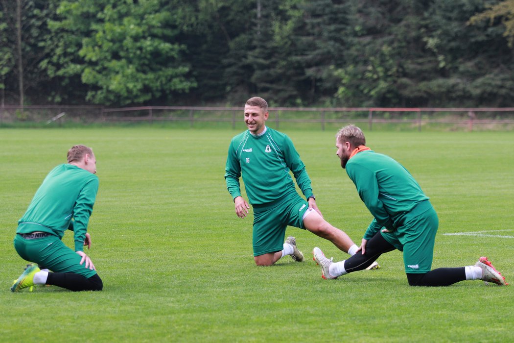 Fotbalisté Jablonce na prvním společném tréninku po uvolnění státních opatření spojených s pandemií koronaviru