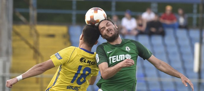 Zleva Zoran Gajič ze Zlína a Martin Doležal z Jablonce