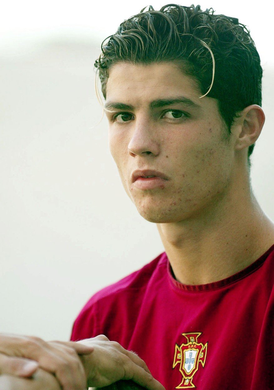 2002. Sedmnáctiletý Cristiano už patřil do mládežnických reprezentací Portugalska.