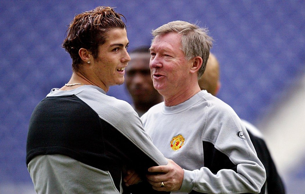 2004. Legendární Sir Alex Ferguson si Ronalda vybral do Manchesteru United.