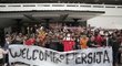 Fanoušci indonéské Jakarty na letišti přivítali novou posilu Michaela Krmenčíka