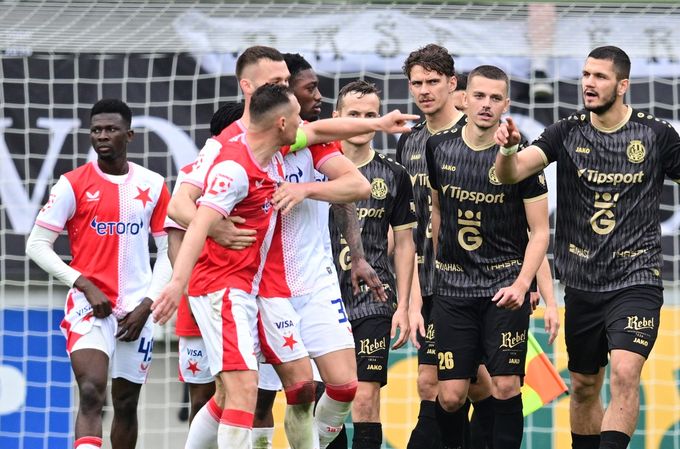 SESTŘIH: Hradec - Slavia 2:1. Zkrat Bořila! Pražanům se ztenčil náskok na čele ligy SESTŘIH: Hradec - Slavia 2:1. Zkrat Bořila! Pražanům se ztenčil náskok na čele ligy