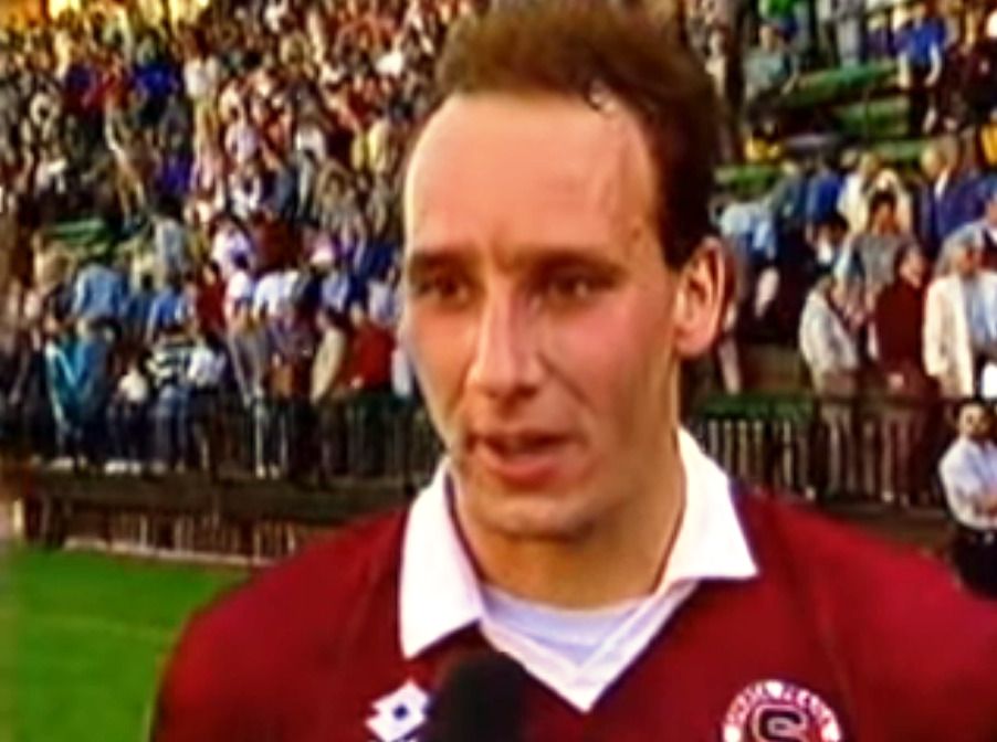 1995. Polovina devadesátých let, mladík Koller právě rozhodl zápas v Ďolíčku proti Bohemians a je čas na legendární větu. Honzo, Honzo, pojďte k nám!