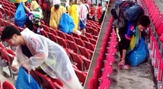 ANTIROWDIES! Japonští fanoušci po sobě na stadionu uklidili