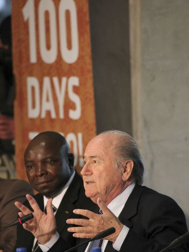 Sepp Blatter ujišťuje, že JAR je na šampionát připravená Sepp Blatter ujišťuje, že JAR je na šampionát připravená