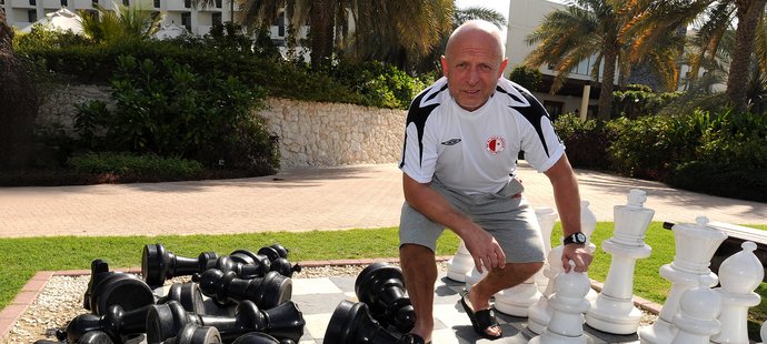 Trenér Karel Jarolím se do exotického prostředí v Dubaji podíval jako trenér Slavie