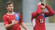 Útočník Václav Kadlec se drží za hlavu po neproměněné penaltě v prvním barážovém zápase fotbalových reprezentací do 21 let s Ruskem