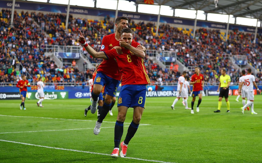 Španělští fotbalisté do jednadvaceti let takhle slavili jednu z branek do sítě Makedonie