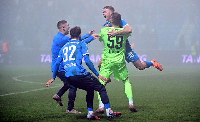 Přehlížená dvojka katem Sparty: Floder si plní sen. Netrefíš ani stranu, smál se mu trenér Přehlížená dvojka katem Sparty: Floder si plní sen. Netrefíš ani stranu, smál se mu trenér