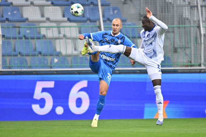 Úder do rozkroku, jen žlutá a VAR mlčel. Sylla přežil dvojitý zkrat. Majer se zlobil Úder do rozkroku, jen žlutá a VAR mlčel. Sylla přežil dvojitý zkrat. Majer se zlobil