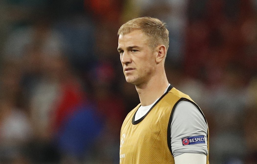 Joe Hart jako náhradní brankář Manchesteru City v play off Ligy mistrů na hřišti Steauy Bukurešť