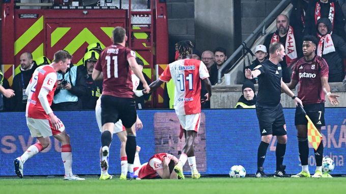 Komise rozhodčích: Odvolaná červená pro Mercada a gól Slavie na 2:1? Oboje správně Komise rozhodčích: Odvolaná červená pro Mercada a gól Slavie na 2:1? Oboje správně