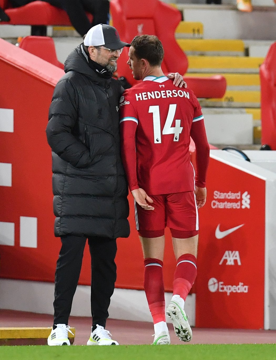 Kapitán Reds Jordan Henderson poděkoval fanouškům