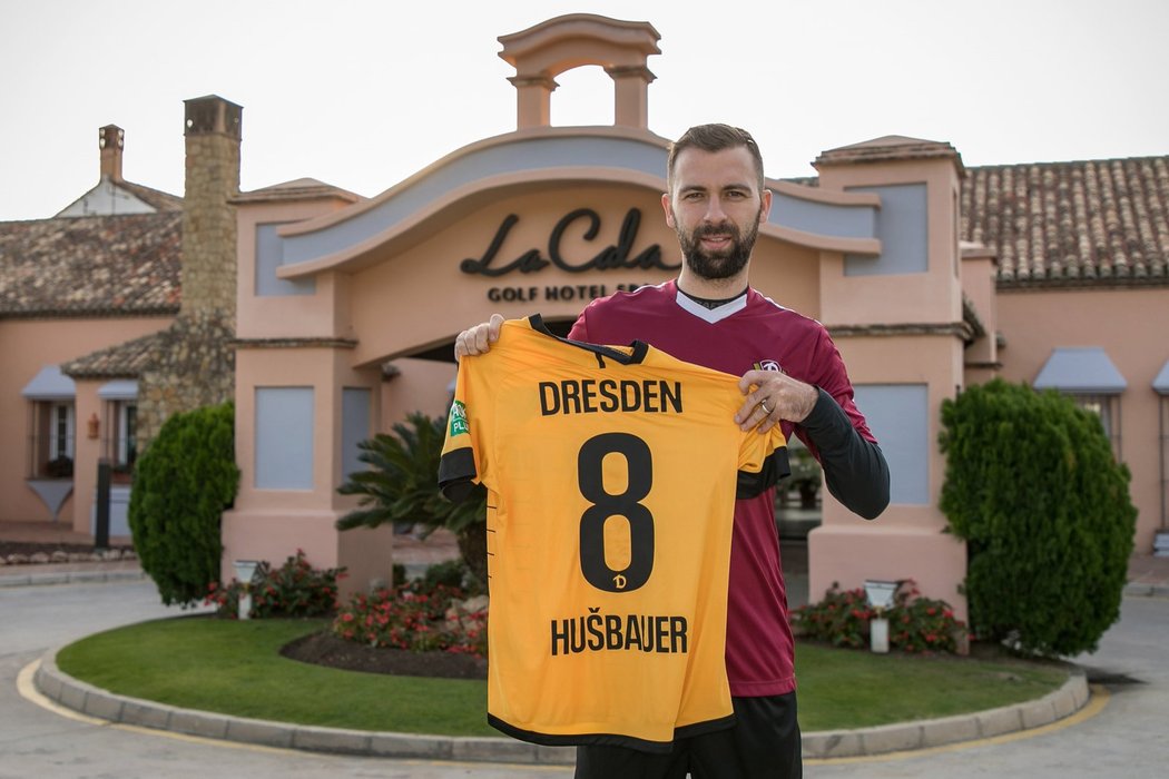 Český fotbalista Josef Hušbauer přijal angažmá v kyperském klubu, který vede ruský vyhnanec Savin