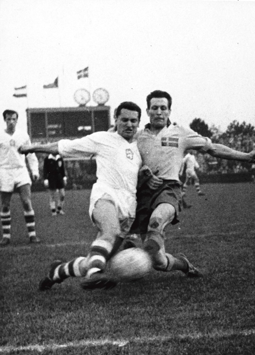 Strahov, rok 1961: 25 tisíc diváků a výhra 2:1 nad Švédy v přátelském utkání. Vítězný gól vstřelil vicemistrům světa Josef Kadraba.