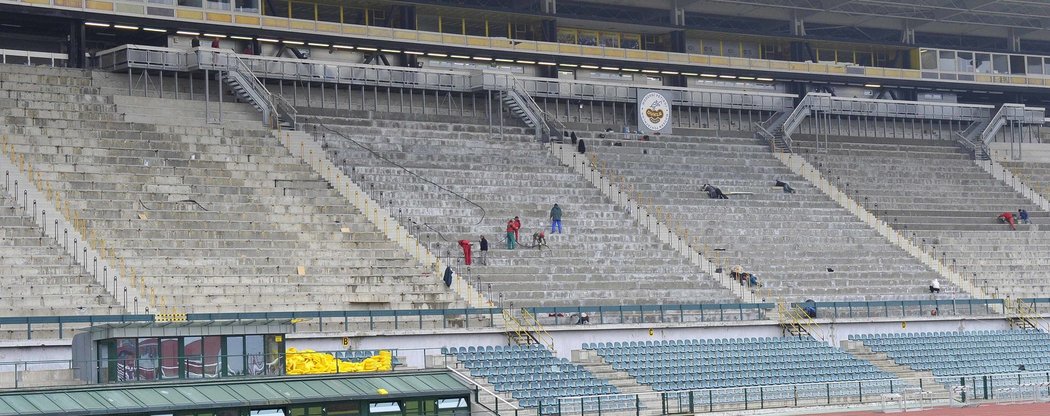 Rekonstrukce. Dřevěné lavice nahradily před několika lety klasické sedačky