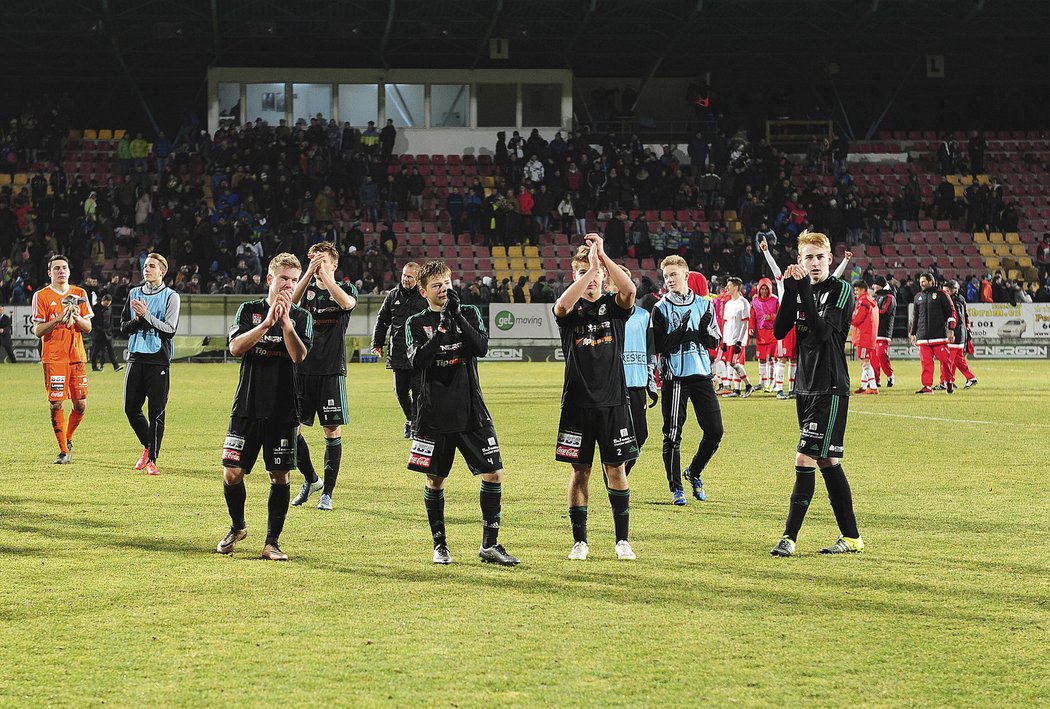 Příbramští junioři děkují fanouškům za skvělou atmosféru v duelu s Benfikou v juniorské Lize mistrů