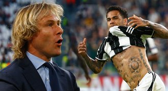 Třetí finále pro Nedvěda! Hecoval fanoušky Juve, Alves kouzlil parády