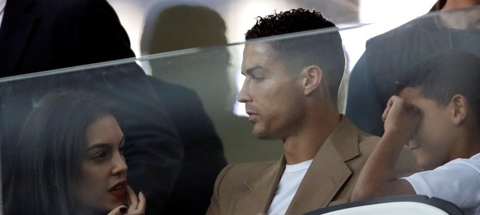 Cristiano Ronaldo sledoval utkání Juventusu s Young Boys Bern v rámci Ligy mistrů kvůli karetnímu trestu jen z tribuny