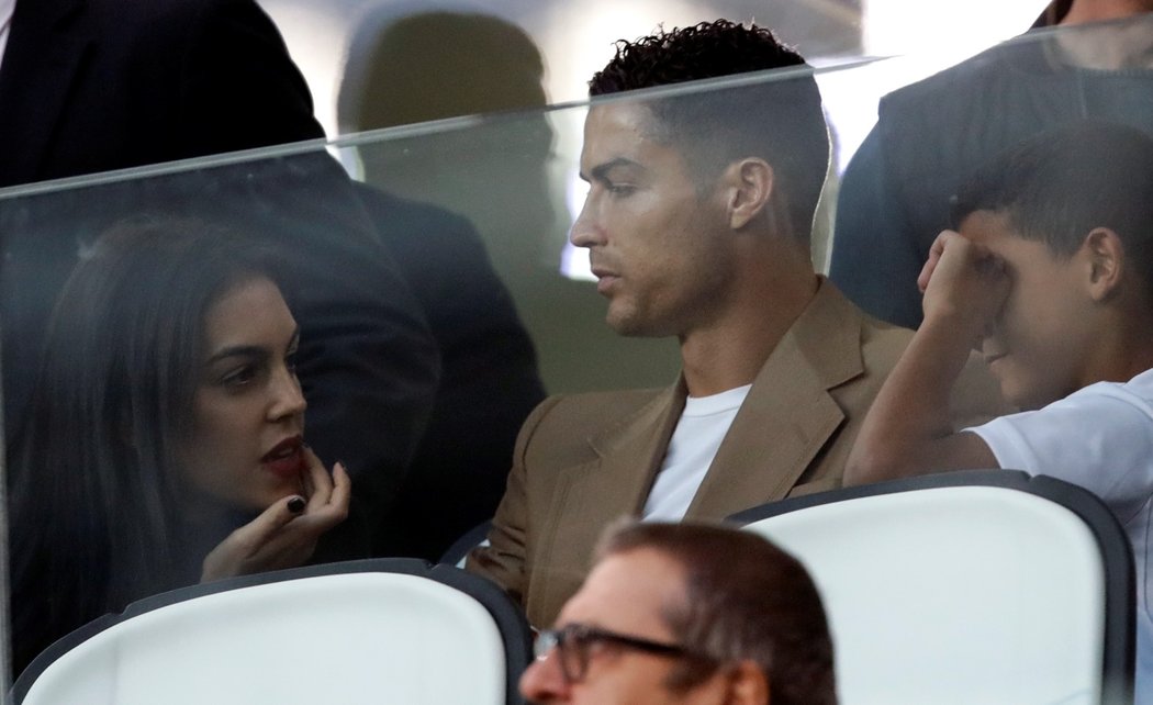 Cristiano Ronaldo sledoval utkání Juventusu s Young Boys Bern v rámci Ligy mistrů kvůli karetnímu trestu jen z tribuny