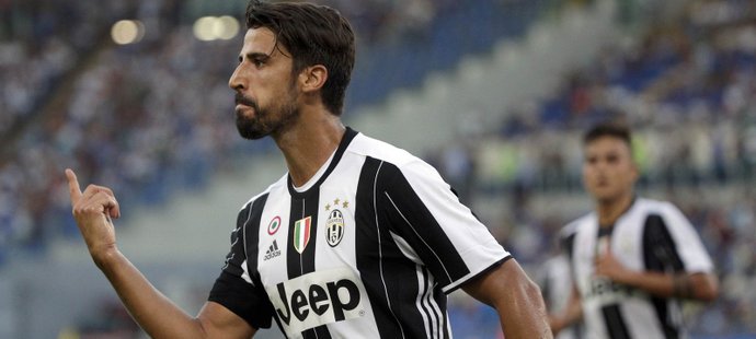 Sami Khedira slaví gól do sítě Lazia