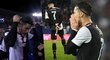 Zklamaný útočník Juventusu Cristiano Ronaldo po prohře ve finále italského Superpoháru proti Laziu Řím. Po ceremoniálu rychle sundal z krku stříbrnou medaili