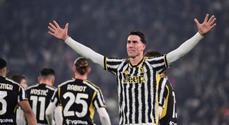 Juventus se tlačí na první Inter, výhru nad Sassuolem zařídil Vlahovič