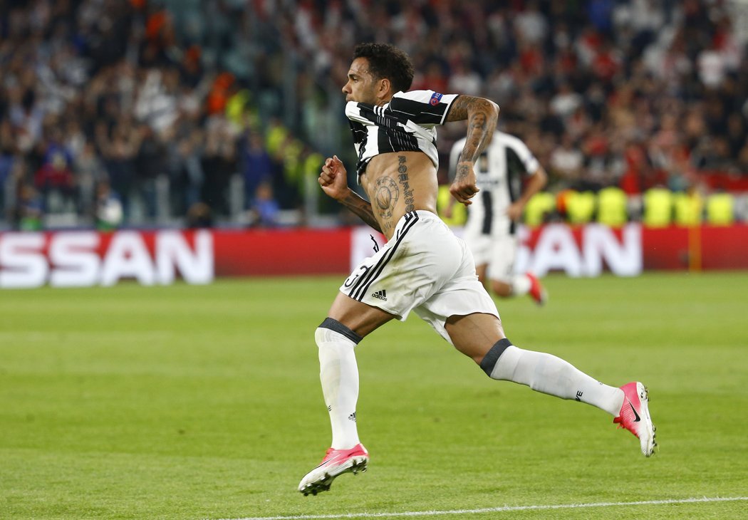 Dani Alves vstřelil druhý gól Juventusu