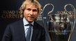 Pavel Nedvěd s trofejí pro vítěze Ligy mistrů