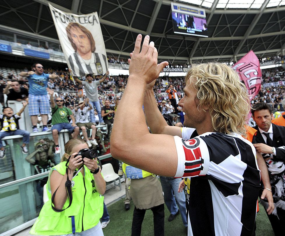 Pavel Nedvěd se loučí s fanoušky po svém posledním zápase za Juventus