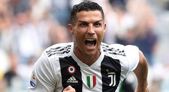 Ronaldo už pálí, dvěma góly trefil výhru Juventusu. AS Řím bez Schicka ztratil