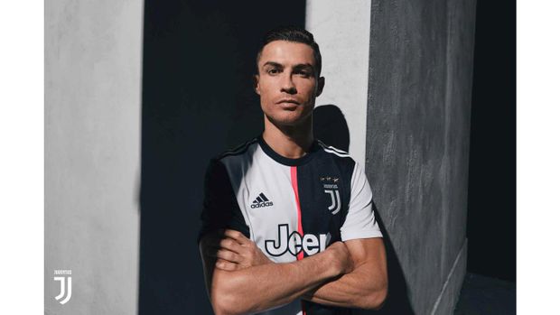 K tradiční černé a bílé přibyl na dresech Juventusu růžový proužek K tradiční černé a bílé přibyl na dresech Juventusu růžový proužek
