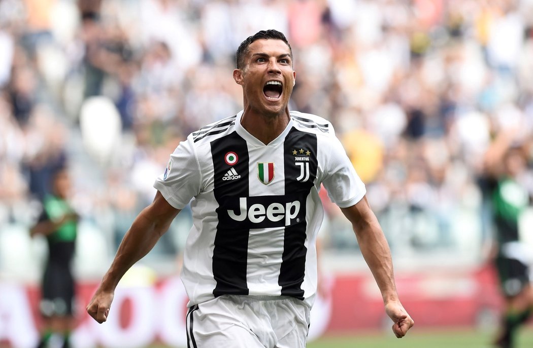 Štastný Cristiano Ronaldo poté, co vstřelil své první ligové branky za Juventus