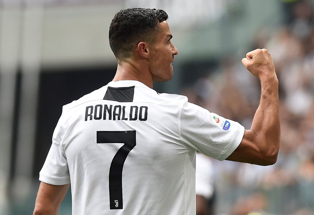 Cristiano Ronaldo se poprvé prosadil v dresu Juventus a dvěma góly rozhodl o výhře nad Sassuolem