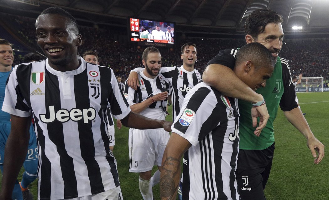Fotbalisté Juventusu se radují z mistrovského titulu
