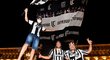 Fanoušci Juventusu oslavují v ulicích Turína mistrovský titul "Staré dámy"