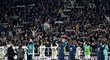 Hráči Juventusu děkují fanouškům za podporu