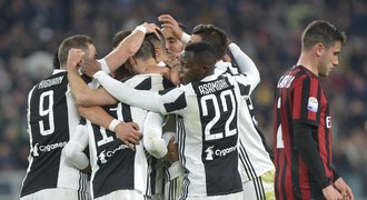 SOUHRN: Juventus zdolal AC Milán a vede. AS Řím se Schickem i Neapol ztratily