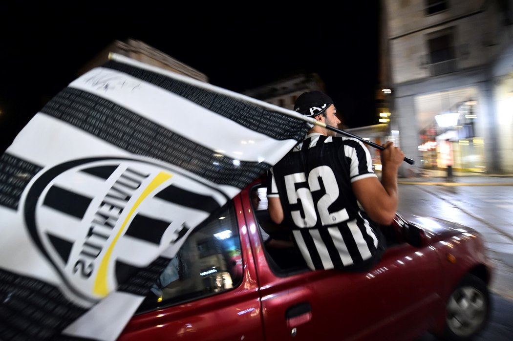 Fanoušci Juventusu oslavují v ulicích Turína mistrovský titul &#34;Staré dámy&#34;