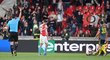 Slávistický stoper Taras Kačaraba dostal v odvetě čtvrtfinále Konferenční ligy proti Feyenoordu červenou kartu