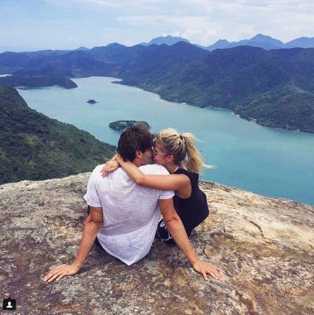 Brazilský fotbalista Kaká se na Instagramu pochlubil novou přítelkyní, modelkou Caroline Diasovou.