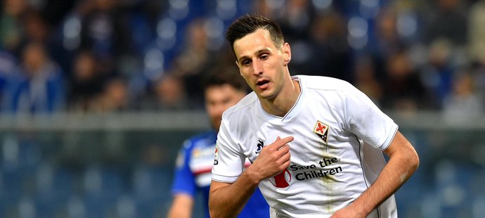 Útočník Fiorentiny Nikola Kalinič se raduje z branky do sítě Sampdorie Janov