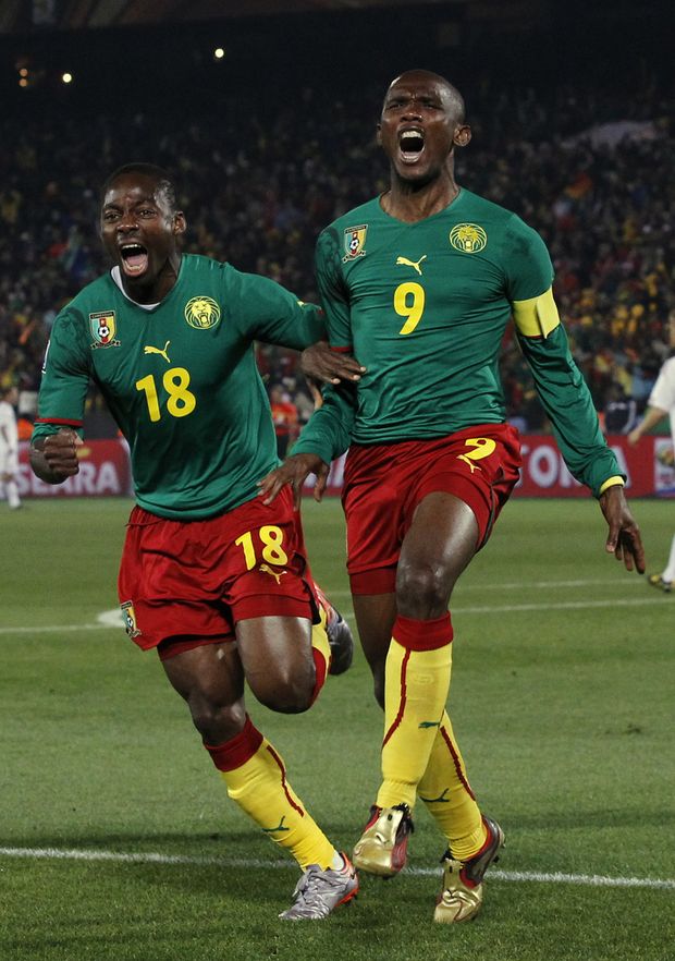 Samuel Eto'o oslavuje úvodní branku Samuel Eto'o oslavuje úvodní branku