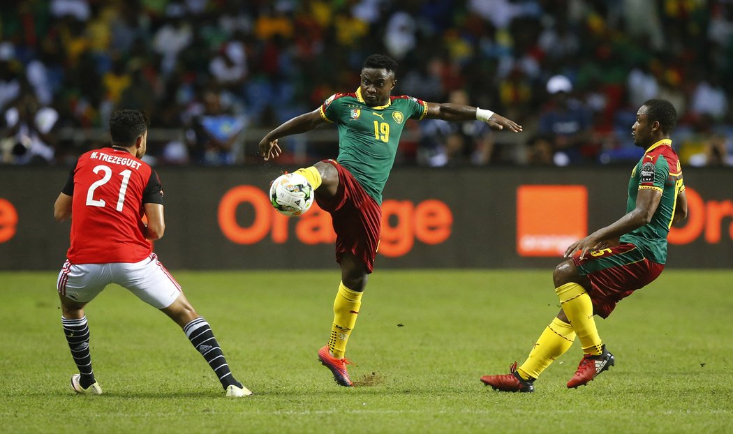 Kamerun se v prvním poločase těžko prosazoval
