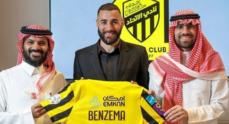 Benzema podepsal v Saúdské Arábii, už pózoval s dresem: Zařve nový tygr