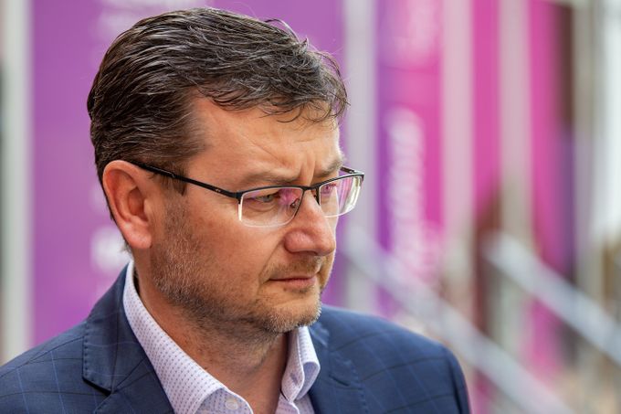 Primátor Karviné zjišťoval: Kde bydlí novinář Sportu?! Nelíbil se mu článek Primátor Karviné zjišťoval: Kde bydlí novinář Sportu?! Nelíbil se mu článek