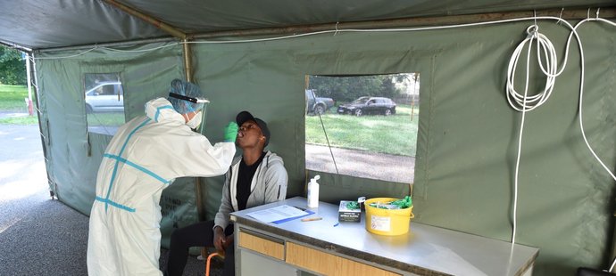 Fotbalisté Karviné během testů na koronavirus